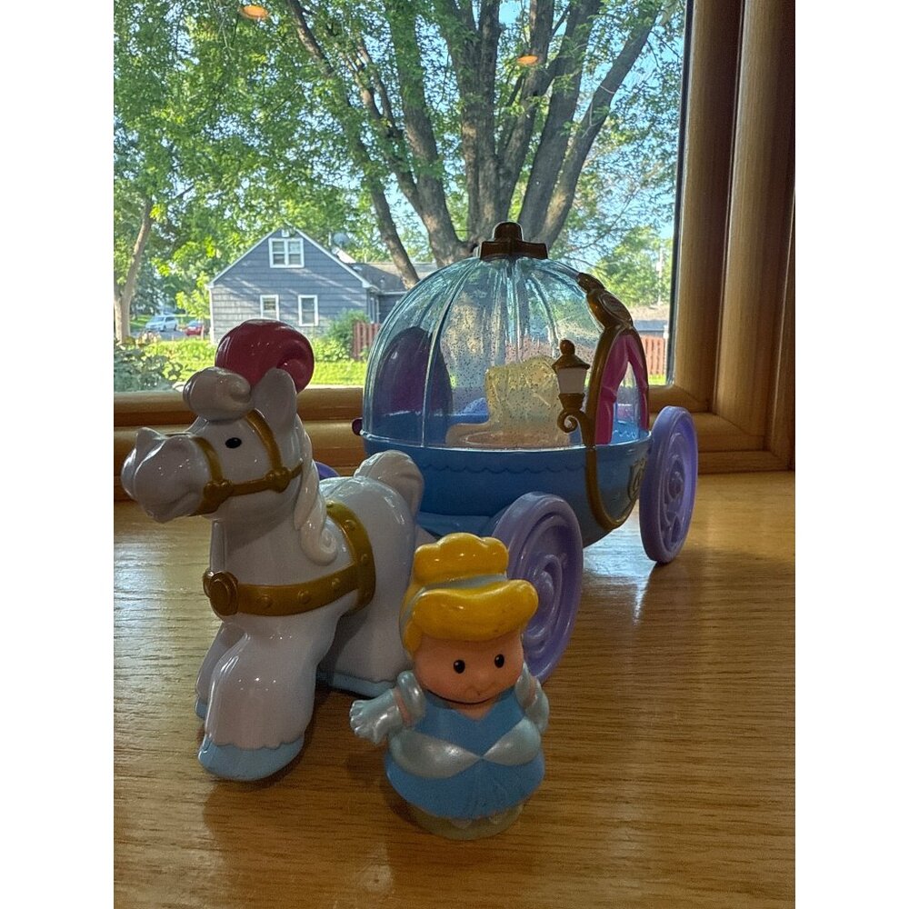 Fisher-Price Little People Disney Princess Cinderellas Dancing Carriage Playset